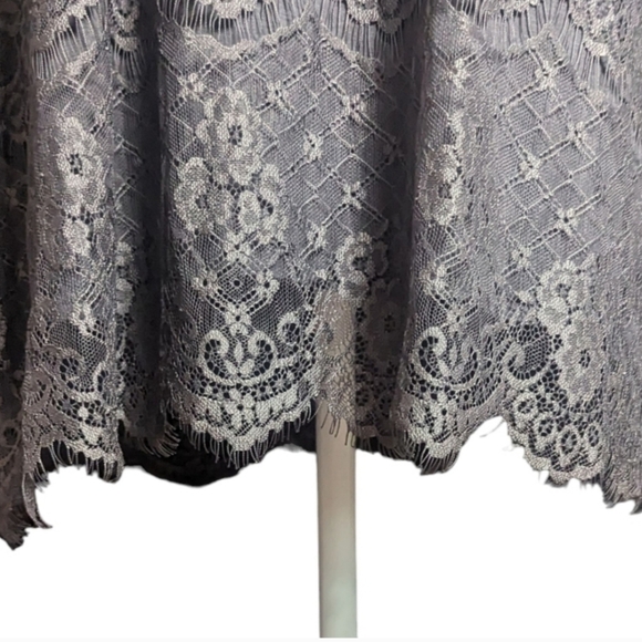 Sleeveless lace top - Picture 5 of 8